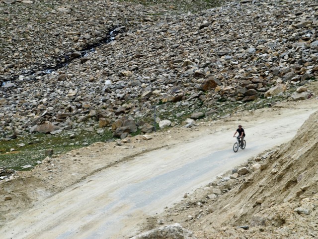 Biker Going Down Khardung La