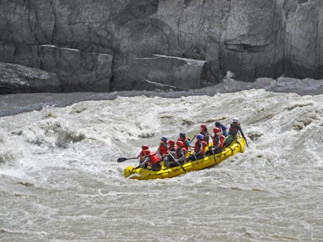Class III Rapids in Zanskar Canyon