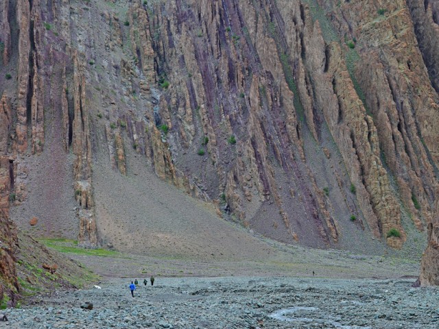 Hikers on way to Stok Kangri
